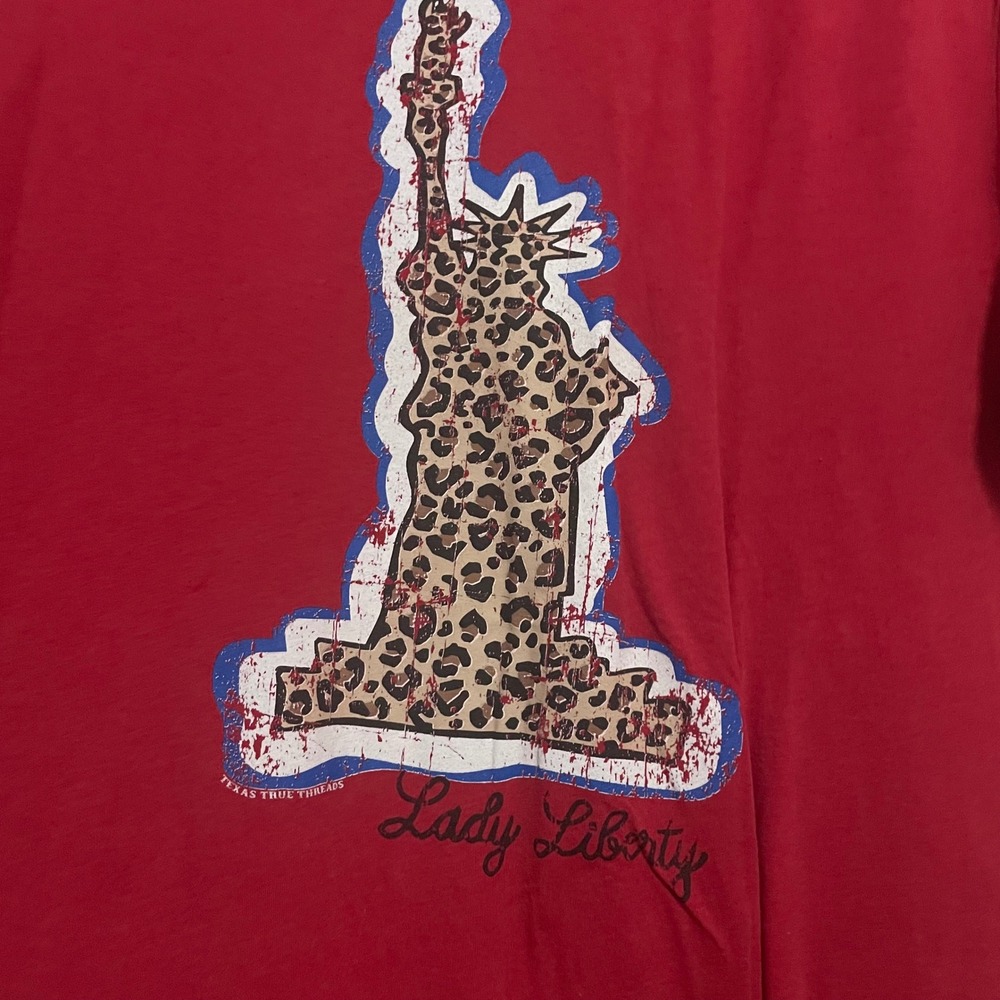 Texas True Threads Lady Liberty Leopard Print Graphic T Shirt Red Women's Medium - Picture 2 of 4